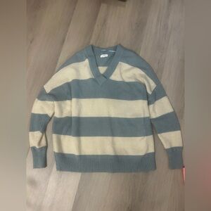 SOUL Naturalizer V-Neck Sweater - Gray and Cream